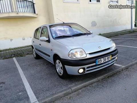 Renault Clio 1.2 A/C FULL EXTRAS - 01
