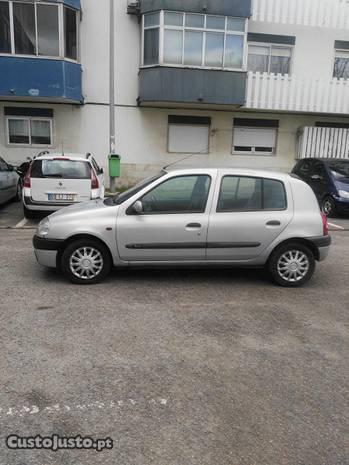 Renault Clio cinco portas - 01