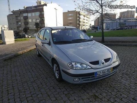 Renault Mégane 1.4 16v - 01