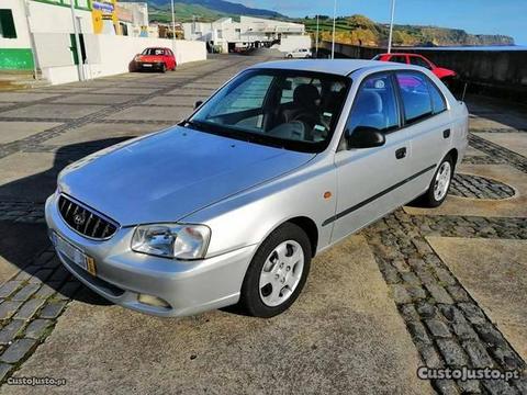 Hyundai Accent 1.3i com 120 mil km - 01