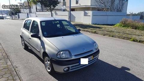 Renault Clio 1.2 gasolina D/A - 99