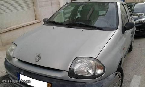 Renault Clio II - 00