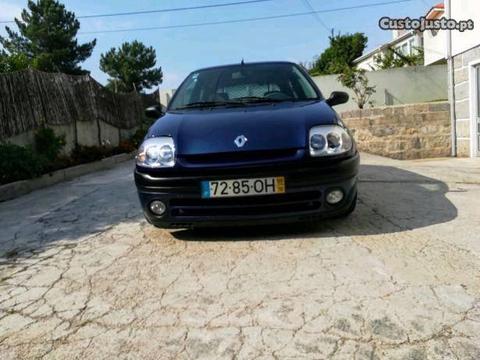 Renault Clio 1.9D - 99