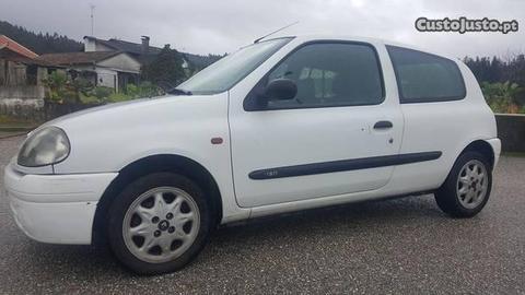 Renault Clio 1.9D - 99