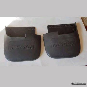 Palas parachoques traseiro Nissan terrano II tdi