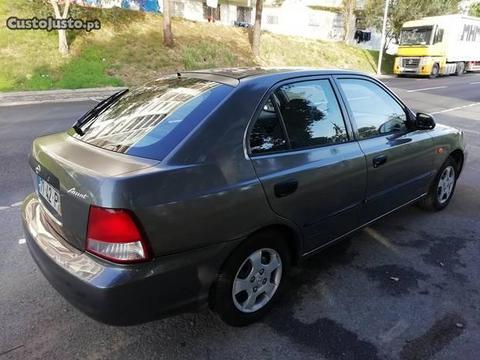 Hyundai Accent 1.3 82cv gls - 00