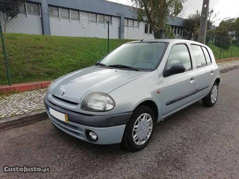 Renault Clio 1.2i - 5 Portas - 99