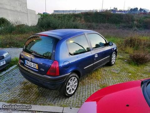 Renault Clio 1.9d - 00