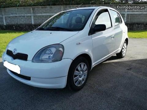 Toyota Yaris 1.0 vvti 5portas - 01