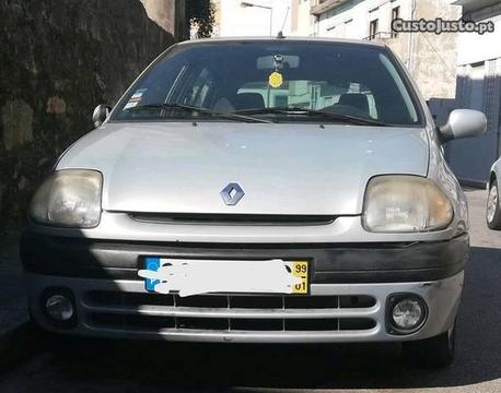 Renault Clio 1.4cc 8v - 99