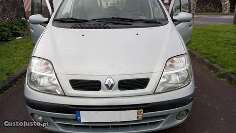 Renault Scénic 1.9 turbo diesel - 02