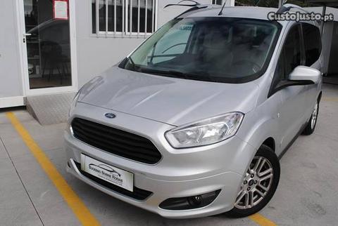 Ford Tourneo Courier - 17