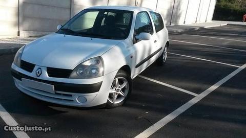 Renault Clio 1.5 DCI Como Nova - 03