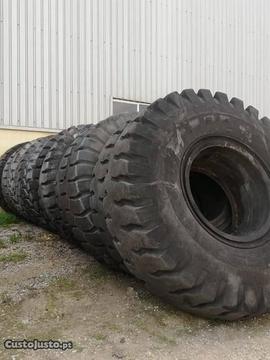 Lote de pneus industriais Usados 24.00-35