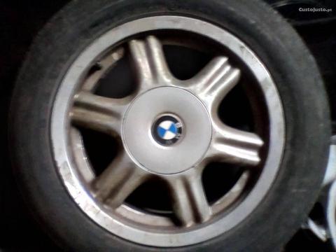 Varias Jantes auto com pneus