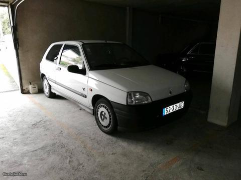 Renault Clio 1.9D - 97