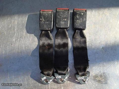 Peugeot 206 - Encaixe do cinto de segurança trás