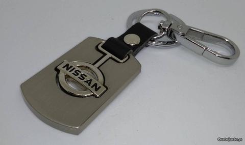 Porta chaves Nissan metalico e pele